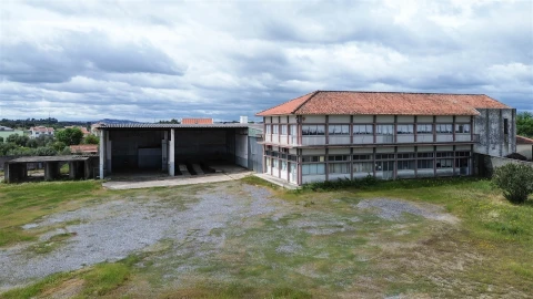 Armazém para Arrendamento em Alcains