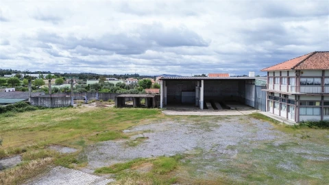Armazém para Arrendamento em Alcains