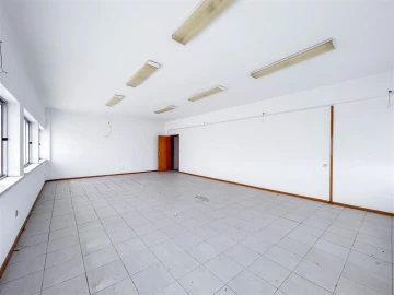 Armazém para Arrendamento em Alcains