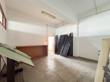 Armazém para Arrendamento em Alcains