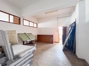 Armazém para Arrendamento em Alcains