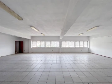 Armazém para Arrendamento em Alcains