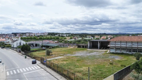 Armazém para Arrendamento em Alcains