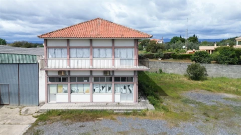 Armazém para Arrendamento em Alcains