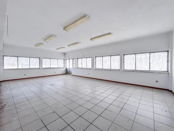 Armazém para Arrendamento em Alcains