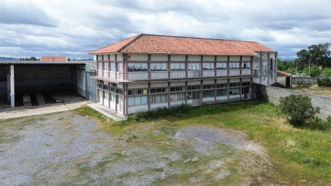 Armazém para Arrendamento em Alcains