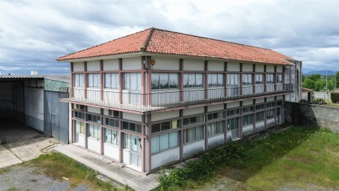 Armazém para Arrendamento em Alcains