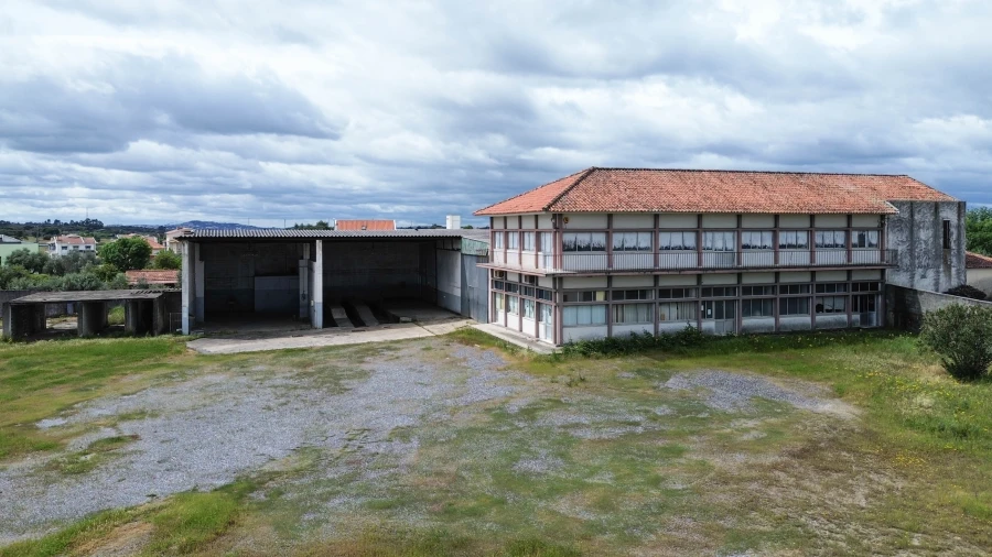 Armazém para Arrendamento em Alcains