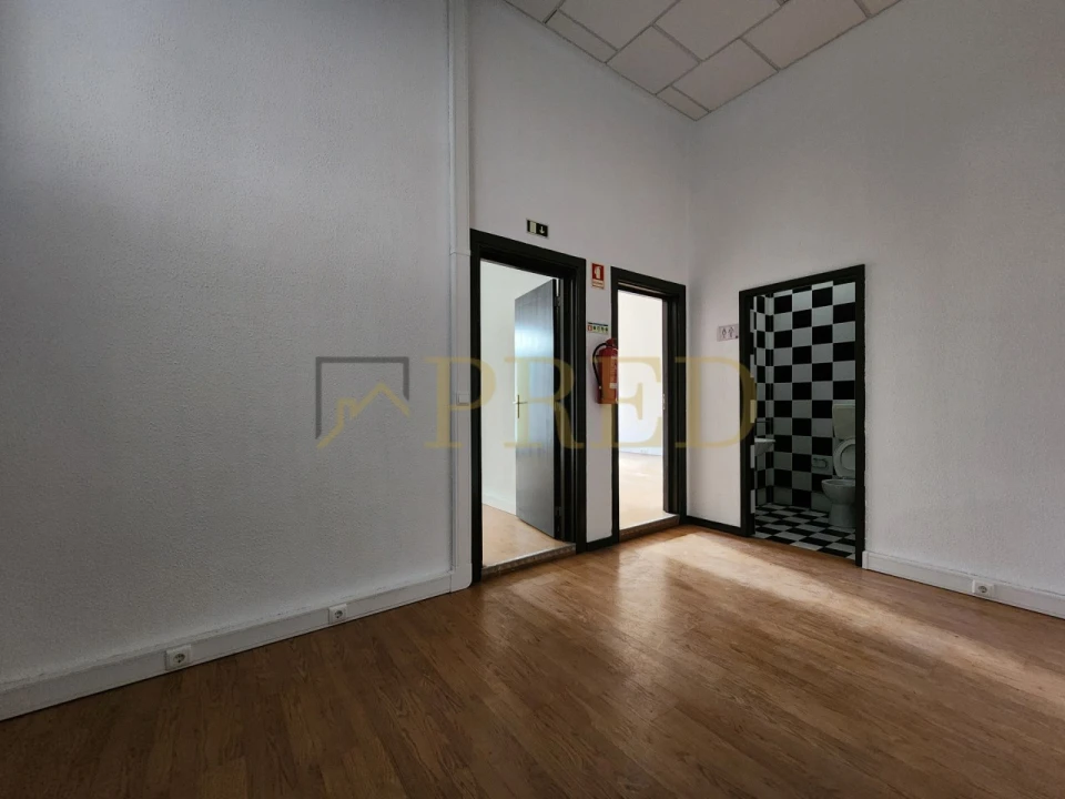 Armazém para Arrendamento em Paranhos Foto 8