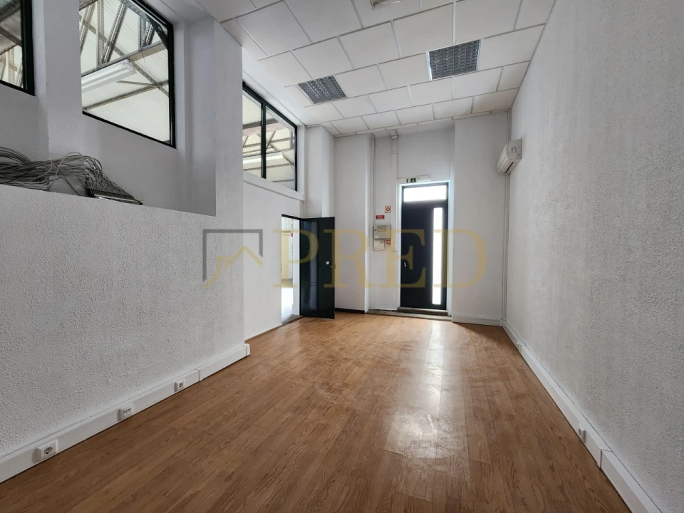 Armazém para Arrendamento em Paranhos Foto 6