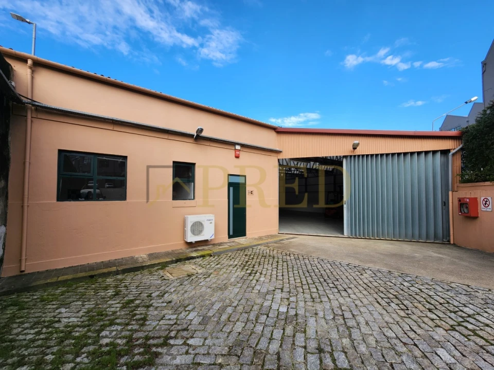 Armazém para Arrendamento em Paranhos Foto 1