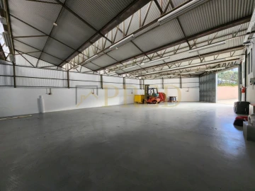 Armazém para Arrendamento em Paranhos