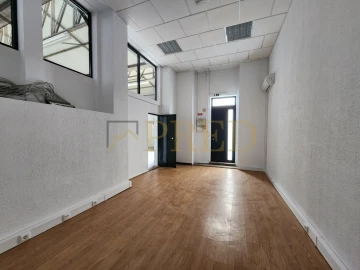 Armazém para Arrendamento em Paranhos