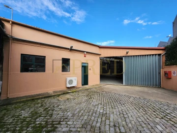 Armazém para Arrendamento em Paranhos