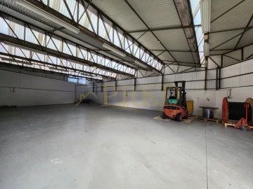 Armazém para Arrendamento em Paranhos