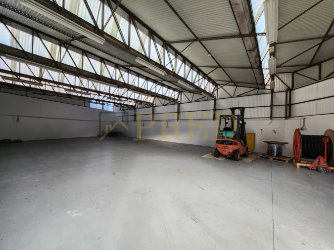 Armazém para Arrendamento em Paranhos Foto 4