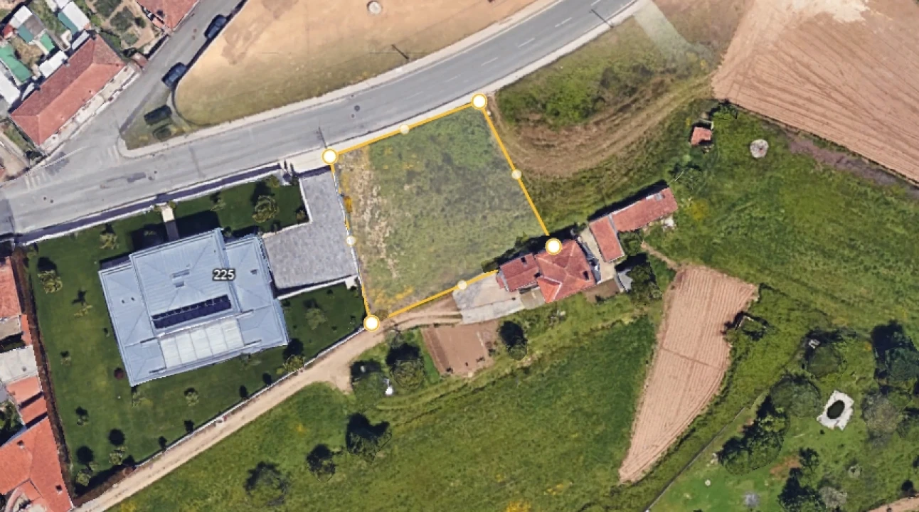 Terreno para Venda em O. Azeméis, Riba-Ul, Ul, Macinhata Seixa, Madail Foto 9
