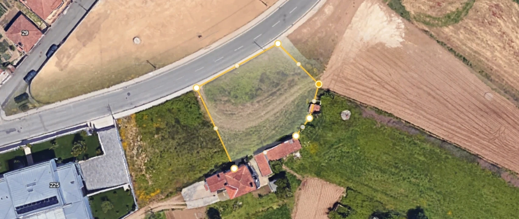 Terreno para Venda em O. Azeméis, Riba-Ul, Ul, Macinhata Seixa, Madail Foto 4