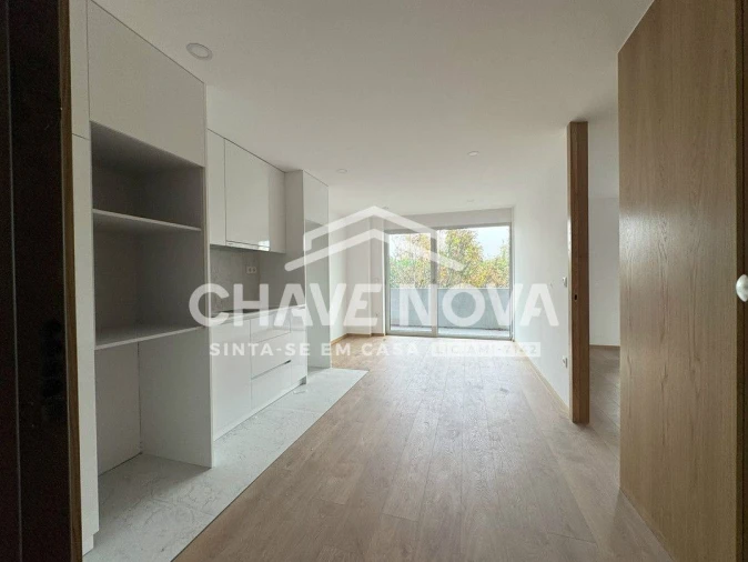 Apartamento T1 para Arrendamento em Ramalde Foto 4