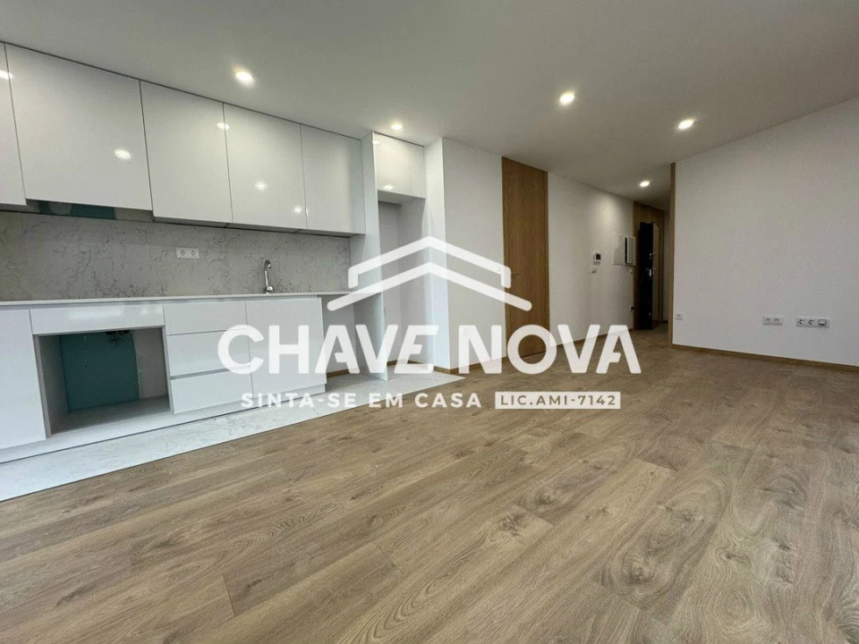 Apartamento T2 para Arrendamento em Ramalde Foto 2