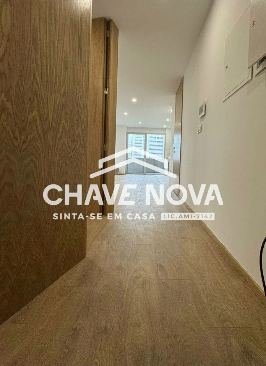 Apartamento T2 para Arrendamento em Ramalde Foto 5