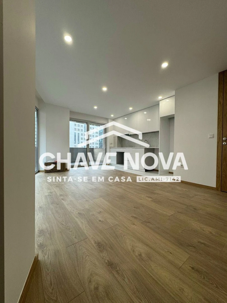 Apartamento T2 para Arrendamento em Ramalde Foto 7