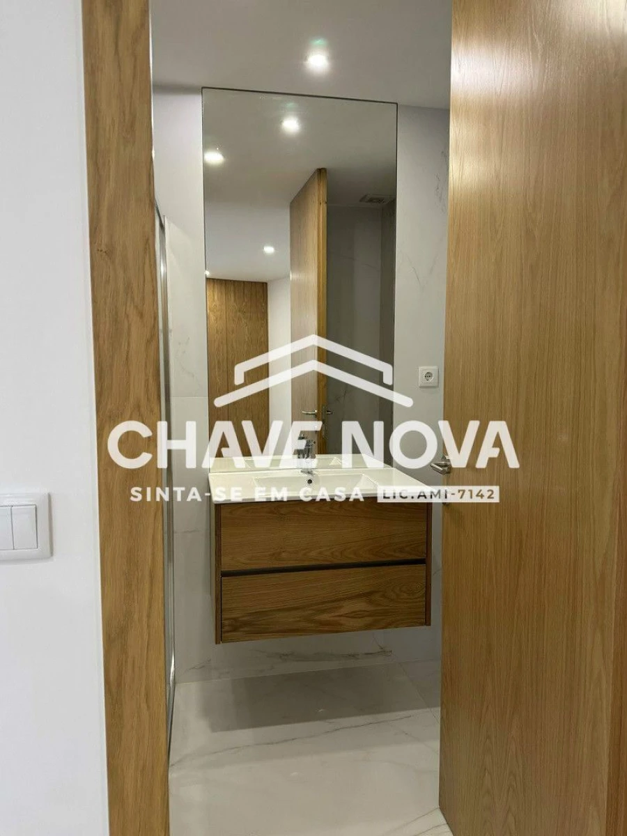 Apartamento T2 para Arrendamento em Ramalde Foto 9