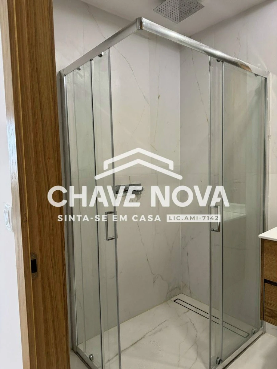 Apartamento T2 para Arrendamento em Ramalde Foto 10