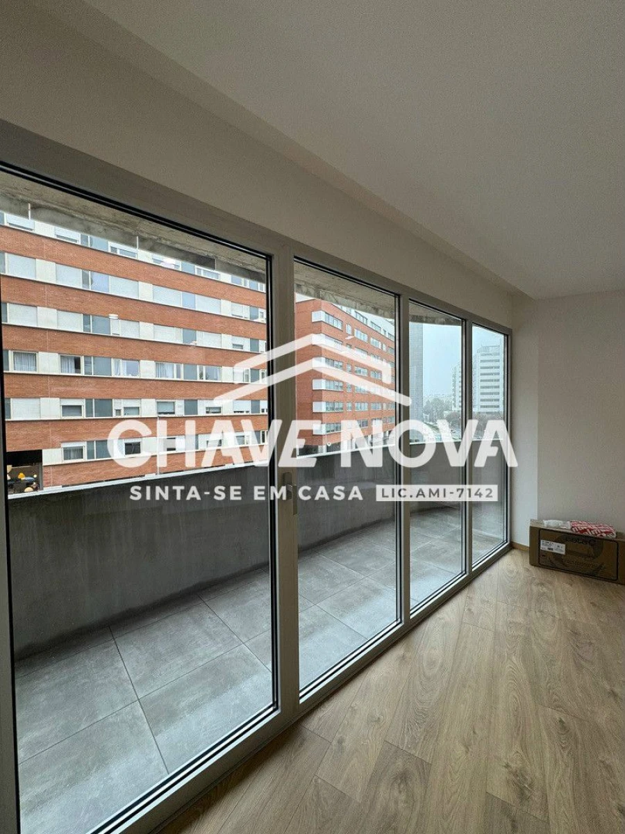 Apartamento T2 para Arrendamento em Ramalde Foto 13