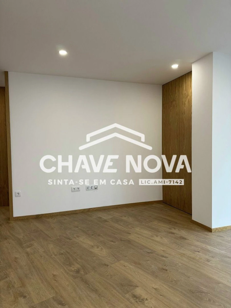 Apartamento T2 para Arrendamento em Ramalde Foto 16