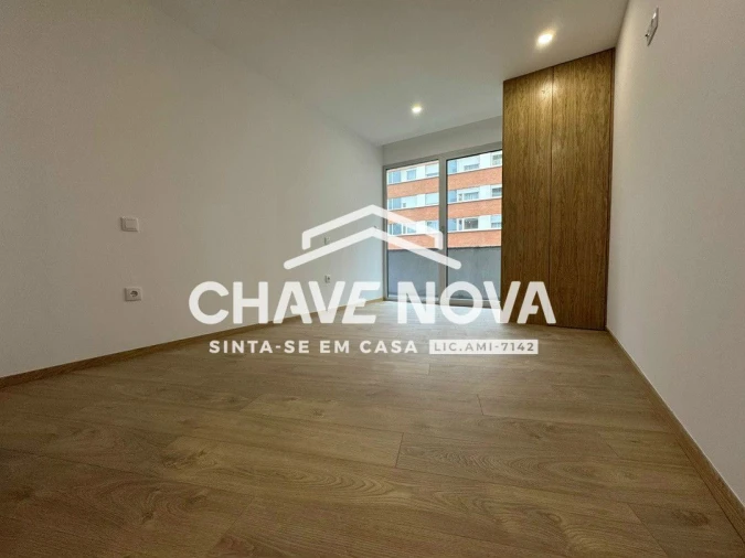 Apartamento T2 para Arrendamento em Ramalde Foto 20