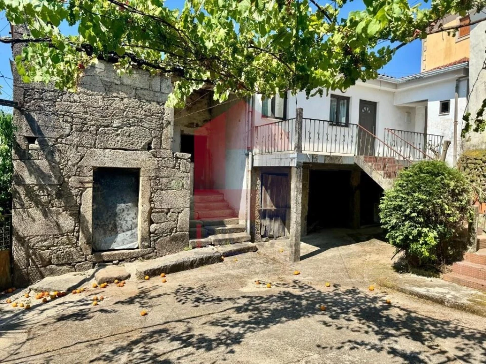 Moradia T2 para Venda em Pico de Regalados, Gondiães e Mós Foto 2