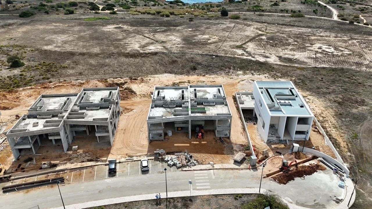 Moradia T4 para Venda em Lagos (São Sebastião e Santa Maria) Foto 3