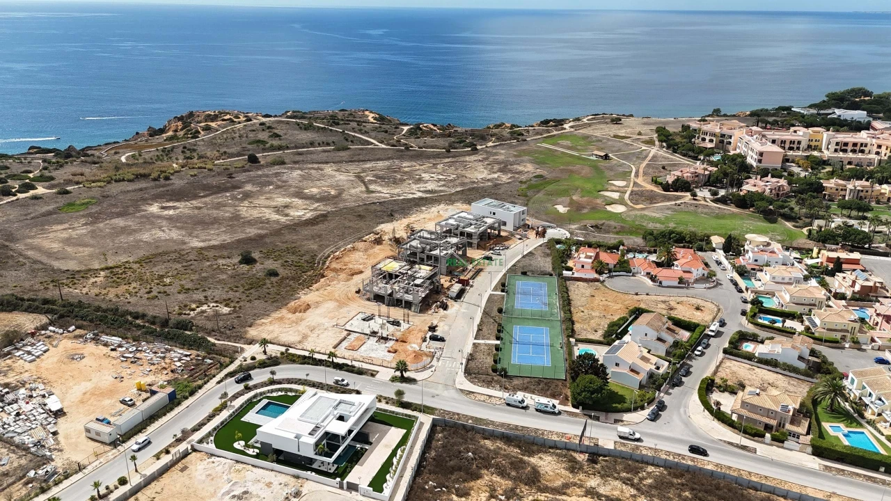 Moradia T4 para Venda em Lagos (São Sebastião e Santa Maria) Foto 2