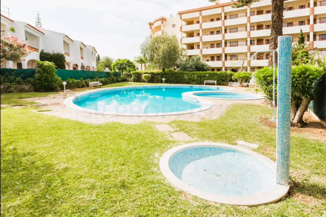 Apartamento T2 para Venda em Quarteira Foto 6