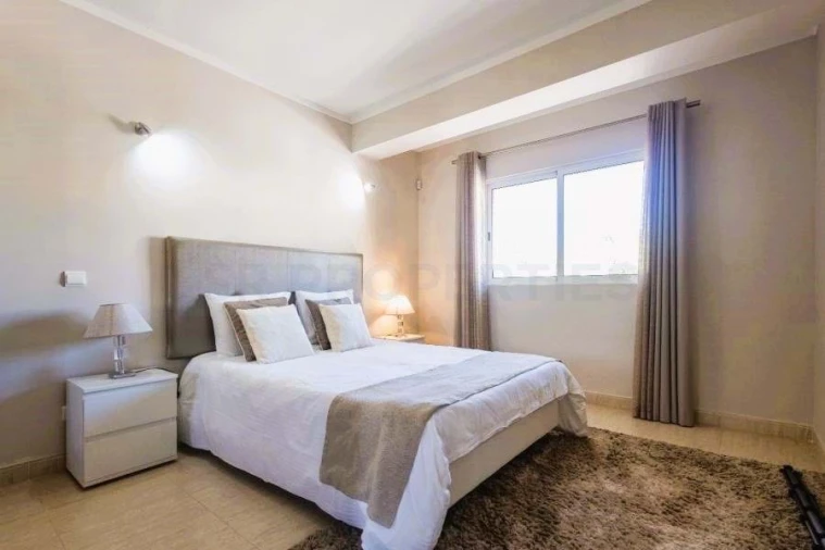 Apartamento T2 para Venda em Quarteira Foto 4