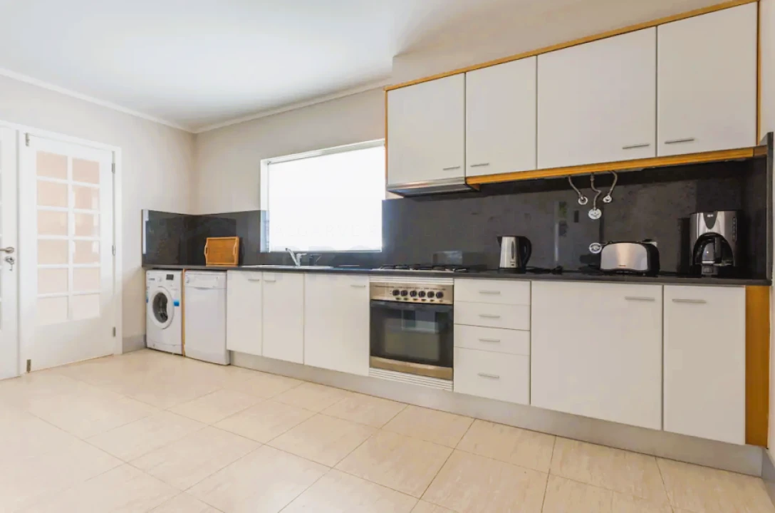 Apartamento T2 para Venda em Quarteira Foto 3