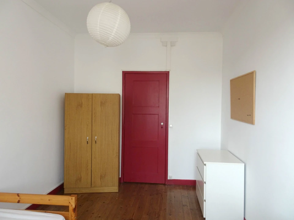 Apartamento T3 para Arrendamento em Santo Antonio dos Olivais Foto 1