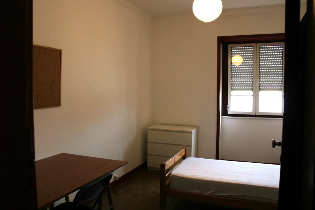 Apartamento T3 para Arrendamento em Santo Antonio dos Olivais Foto 10