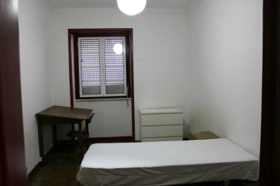 Apartamento T3 para Arrendamento em Santo Antonio dos Olivais