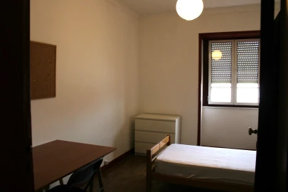 Apartamento T3 para Arrendamento em Santo Antonio dos Olivais