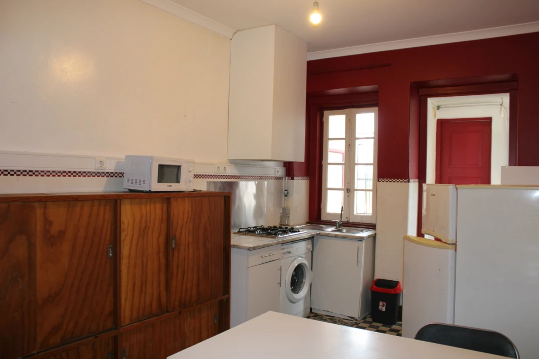 Apartamento T3 para Arrendamento em Santo Antonio dos Olivais Foto 1