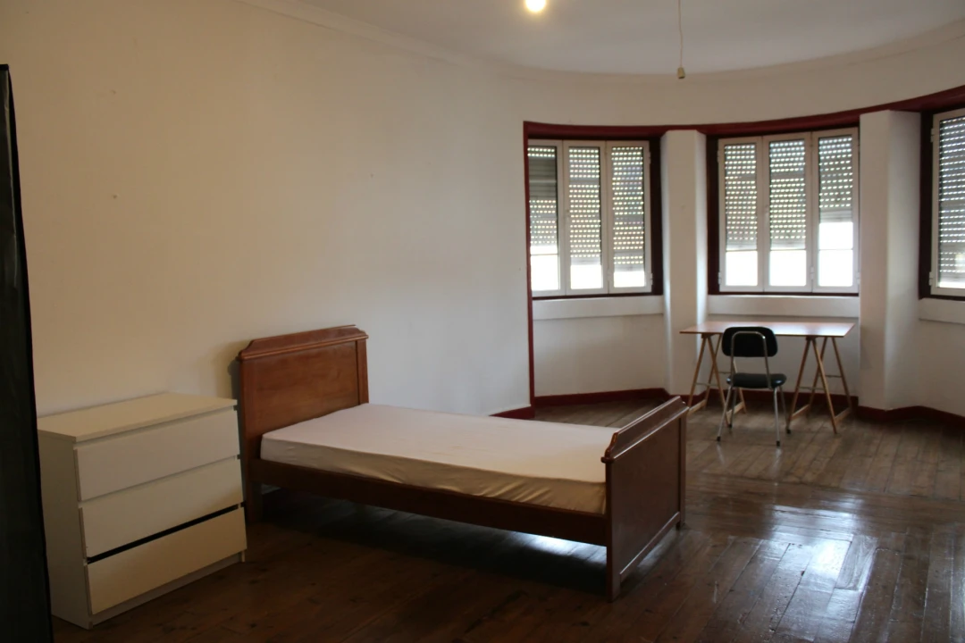 Apartamento T3 para Arrendamento em Santo Antonio dos Olivais Foto 7
