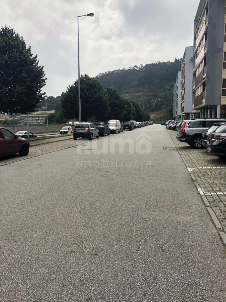 Loja para Arrendamento em Santa Maria Maior e Monserrate e Meadela Foto 4