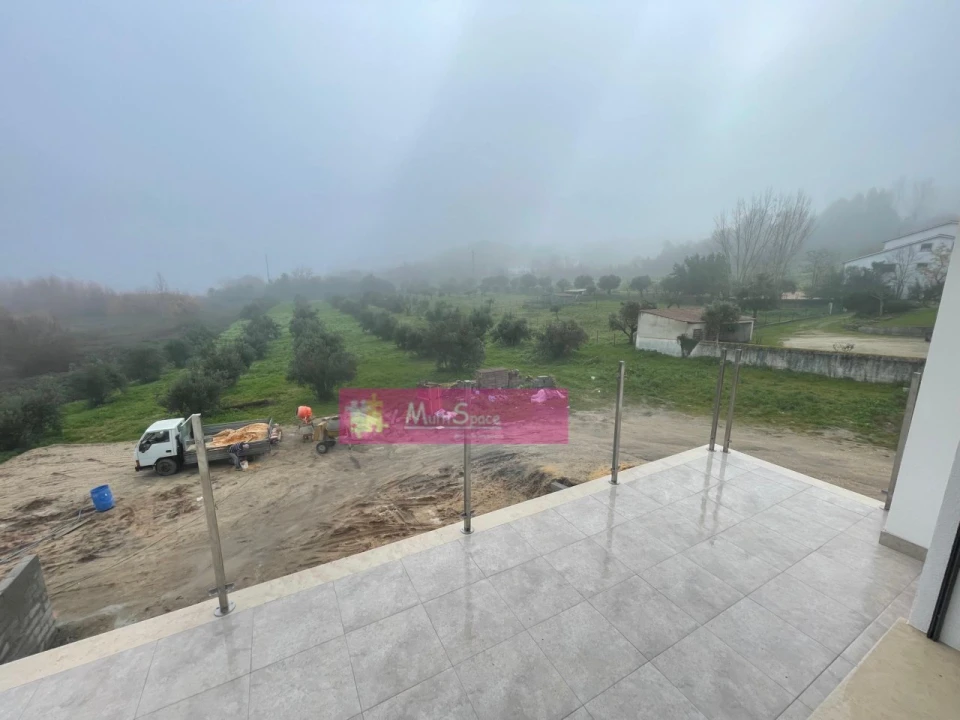 Moradia T3 para Venda em Nossa Senhora das Misericordias Foto 24