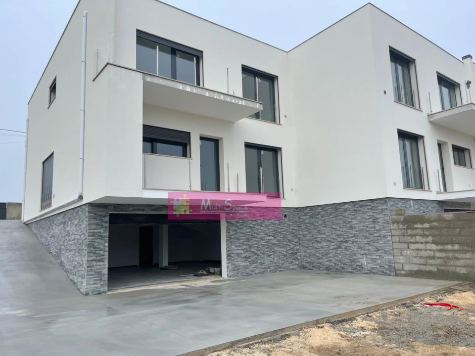 Moradia T3 para Venda em Nossa Senhora das Misericordias Foto 1