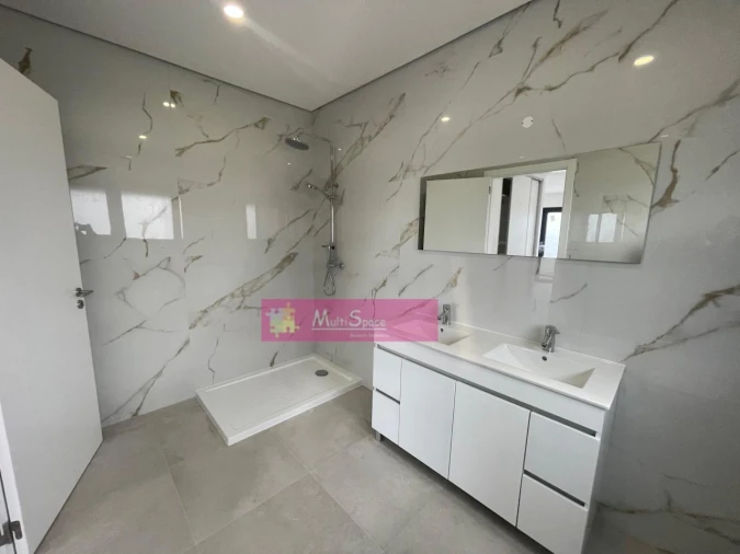 Moradia T3 para Venda em Nossa Senhora das Misericordias Foto 17