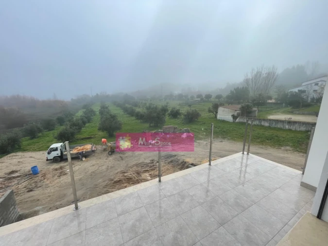 Moradia T3 para Venda em Nossa Senhora das Misericordias Foto 24