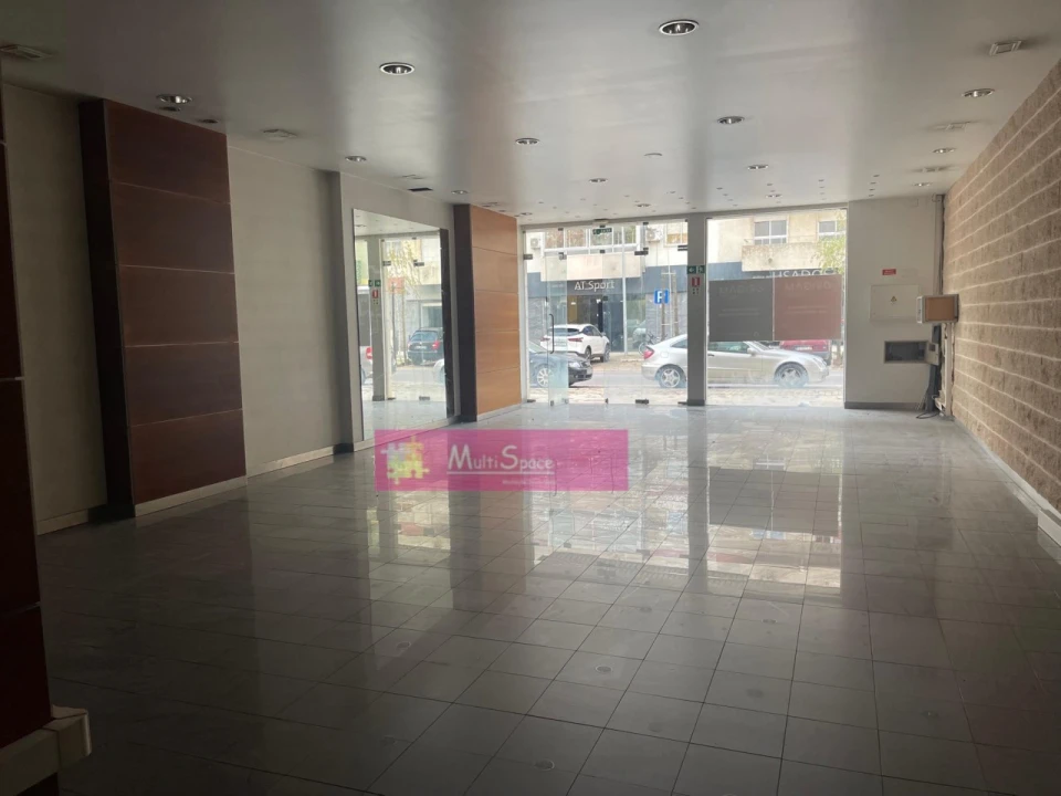 Loja para Venda em São João Baptista e Santa Maria dos Olivais Foto 1