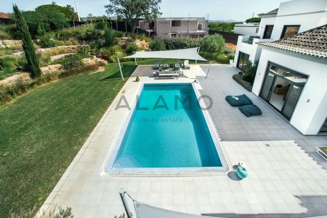 Moradia T6 para Venda em Almancil Foto 10